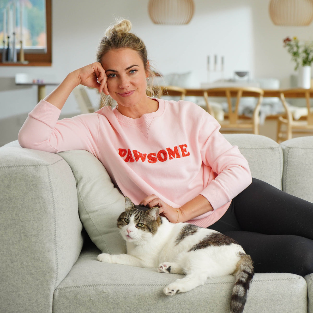 Sweatshirt PAWSOME in strawberry-cream